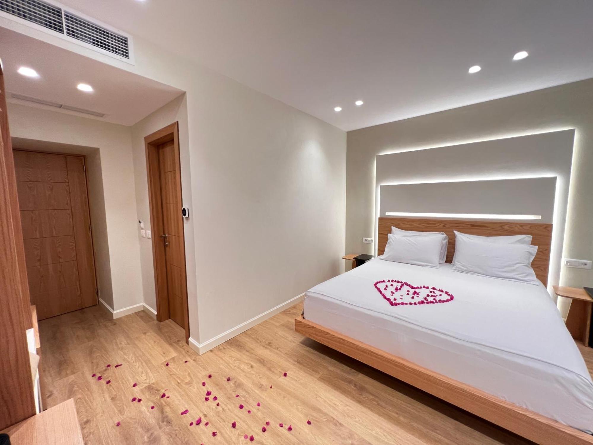 Elpis Guest House Himare Exterior foto