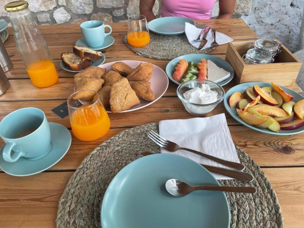 Elpis Guest House Himare Exterior foto